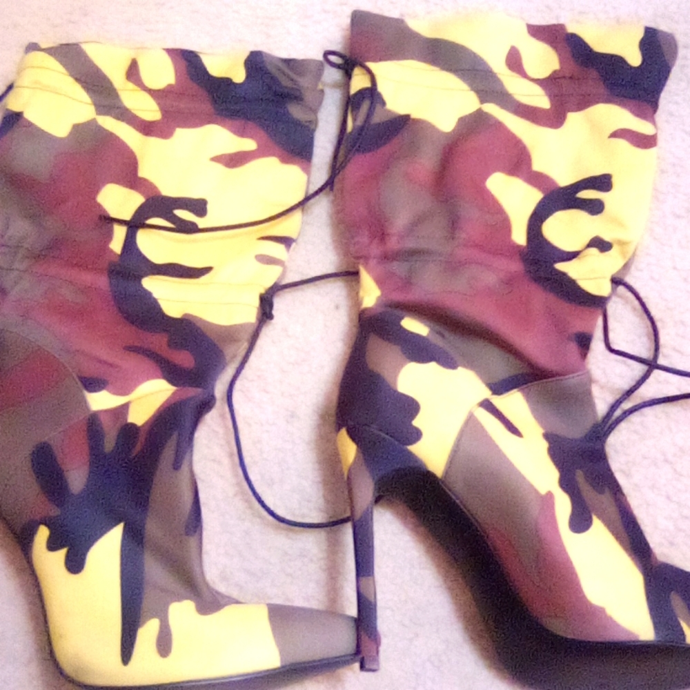 BOOTS - Picture 4 of 4